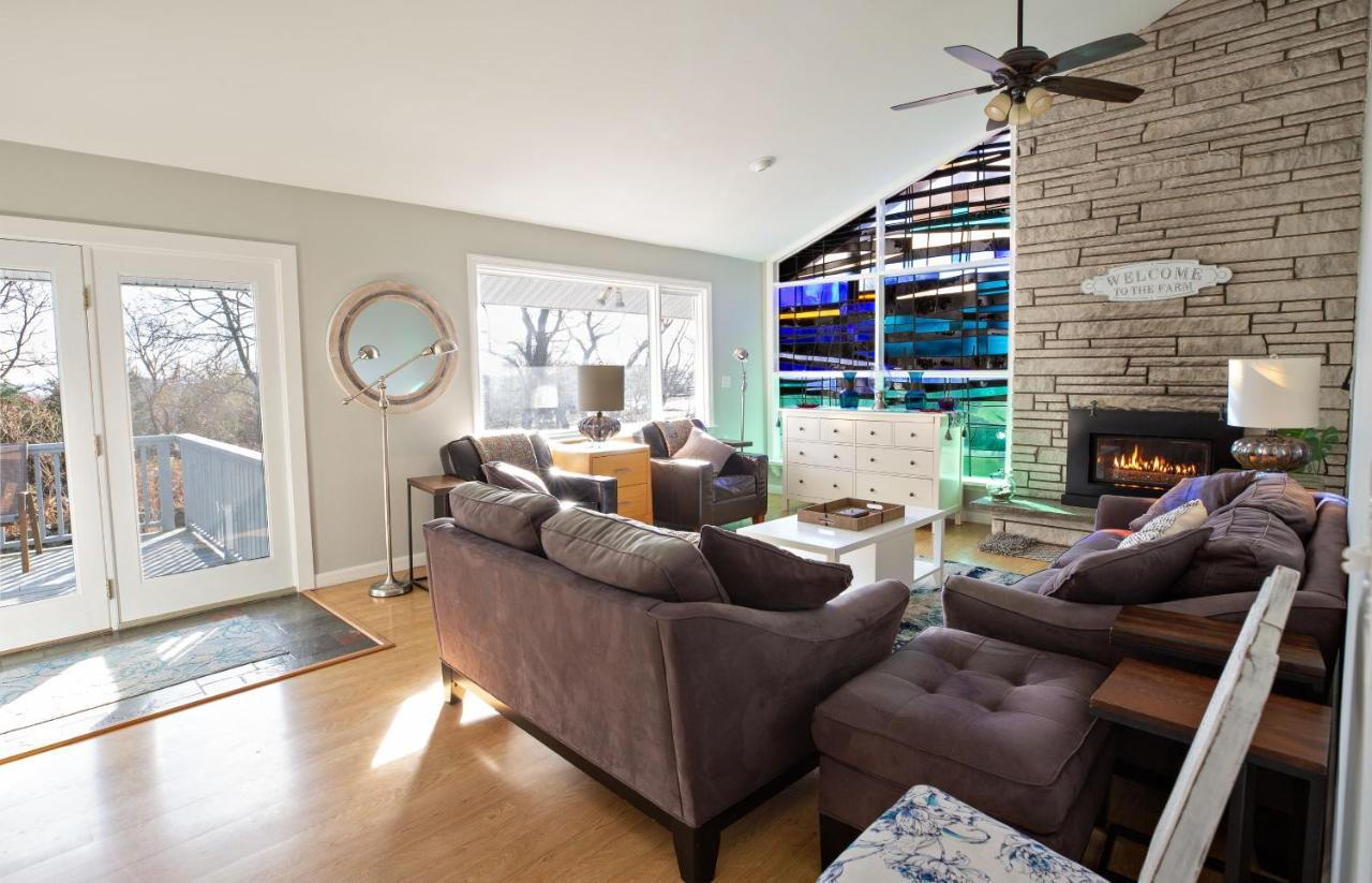Unique Retreat With Private Patio, 4 King Beds And Bbq Βίλα Groton Εξωτερικό φωτογραφία