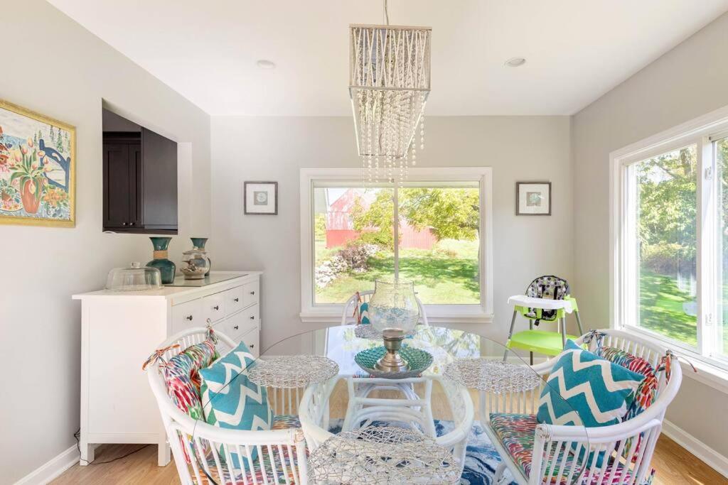 Unique Retreat With Private Patio, 4 King Beds And Bbq Βίλα Groton Εξωτερικό φωτογραφία