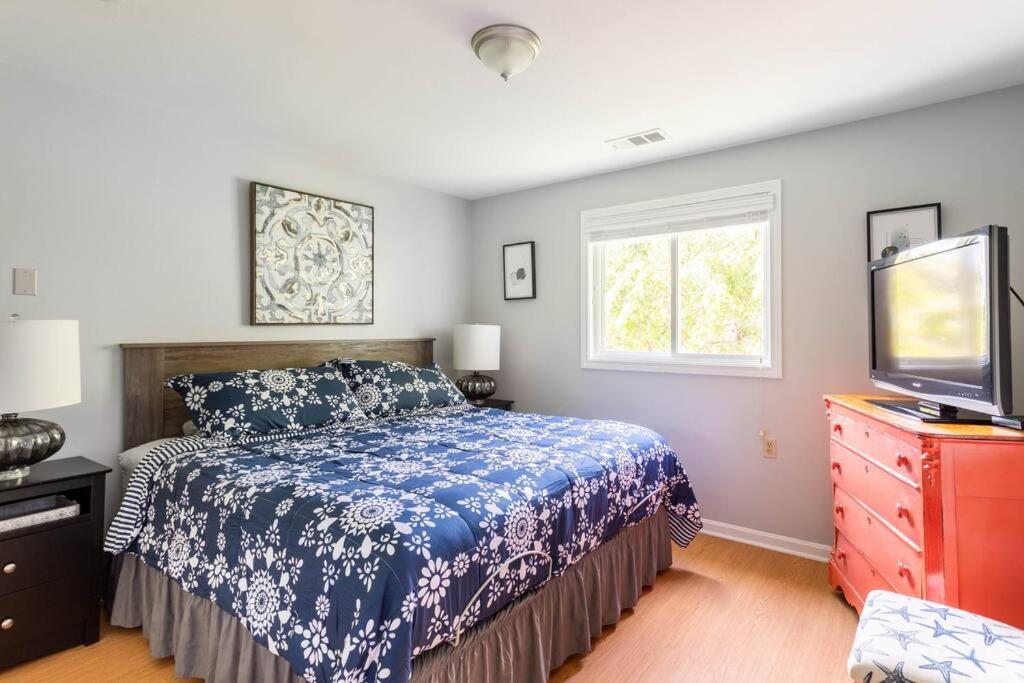 Unique Retreat With Private Patio, 4 King Beds And Bbq Βίλα Groton Εξωτερικό φωτογραφία