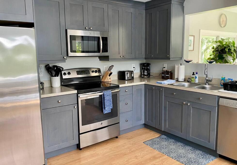Unique Retreat With Private Patio, 4 King Beds And Bbq Βίλα Groton Εξωτερικό φωτογραφία