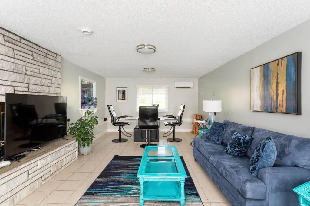 Unique Retreat With Private Patio, 4 King Beds And Bbq Βίλα Groton Εξωτερικό φωτογραφία