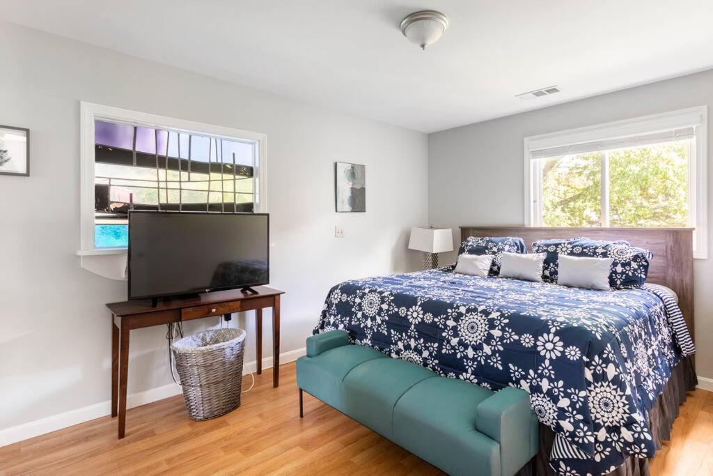 Unique Retreat With Private Patio, 4 King Beds And Bbq Βίλα Groton Εξωτερικό φωτογραφία