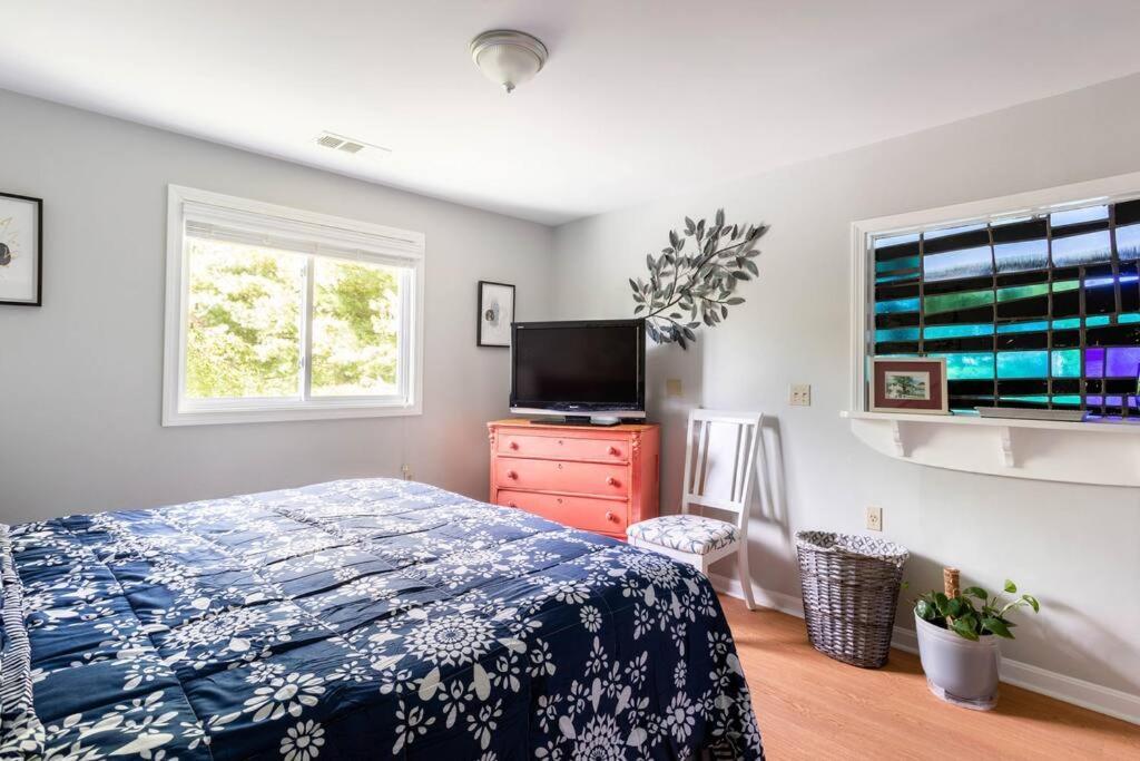 Unique Retreat With Private Patio, 4 King Beds And Bbq Βίλα Groton Εξωτερικό φωτογραφία