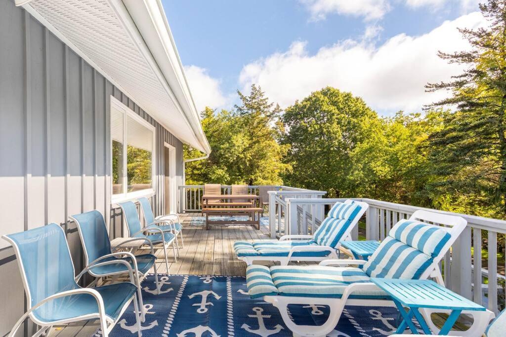 Unique Retreat With Private Patio, 4 King Beds And Bbq Βίλα Groton Εξωτερικό φωτογραφία