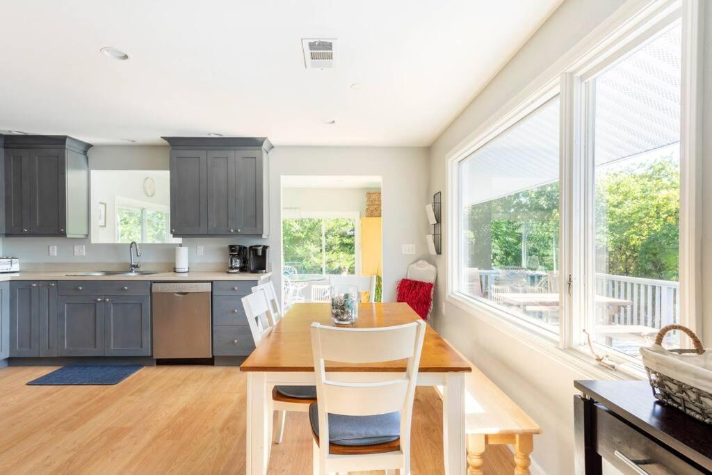 Unique Retreat With Private Patio, 4 King Beds And Bbq Βίλα Groton Εξωτερικό φωτογραφία