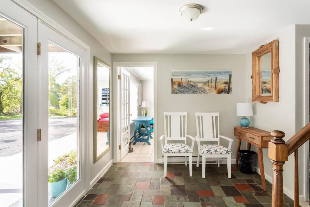 Unique Retreat With Private Patio, 4 King Beds And Bbq Βίλα Groton Εξωτερικό φωτογραφία