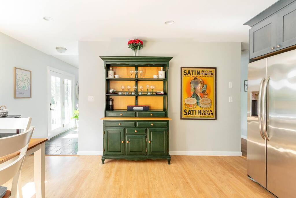 Unique Retreat With Private Patio, 4 King Beds And Bbq Βίλα Groton Εξωτερικό φωτογραφία