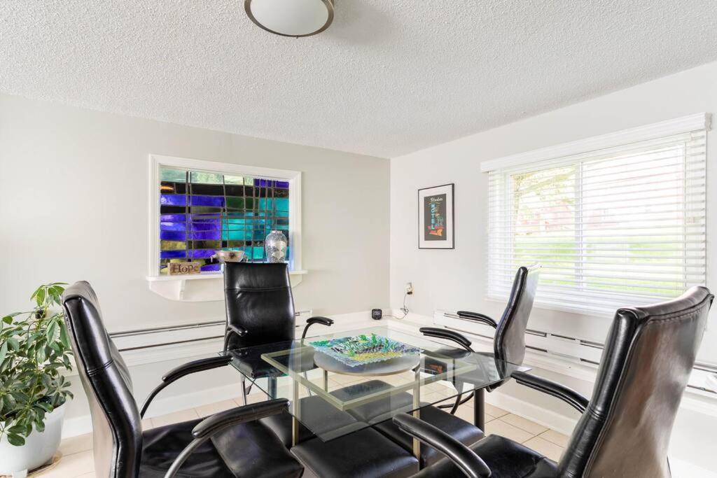 Unique Retreat With Private Patio, 4 King Beds And Bbq Βίλα Groton Εξωτερικό φωτογραφία