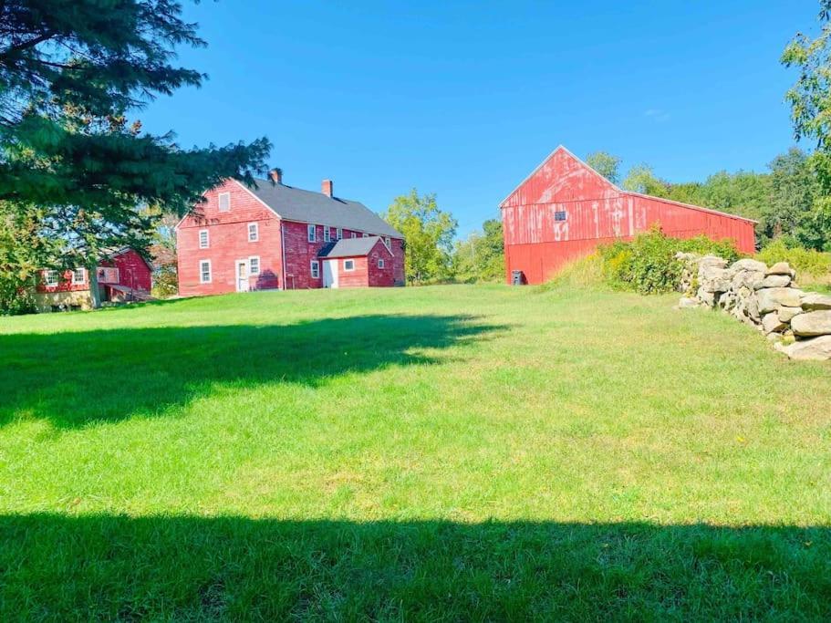 Unique Retreat With Private Patio, 4 King Beds And Bbq Βίλα Groton Εξωτερικό φωτογραφία